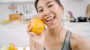 Asian blogger lady make vlog how to diet and lost weight.